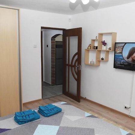 1St Apartment Nehoiu Exterior foto
